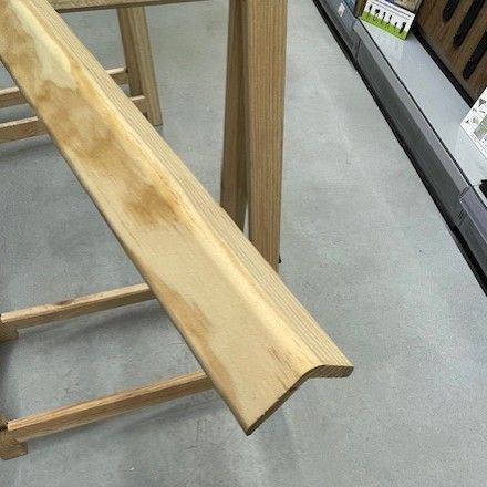 Baguette d'angle bords arrondis en pin des landes 40x40 mm long. 2,40 m
