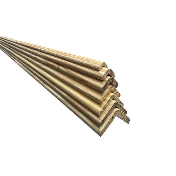Baguette d'angle bords arrondis en pin des landes 40x40 mm long. 2,40 m