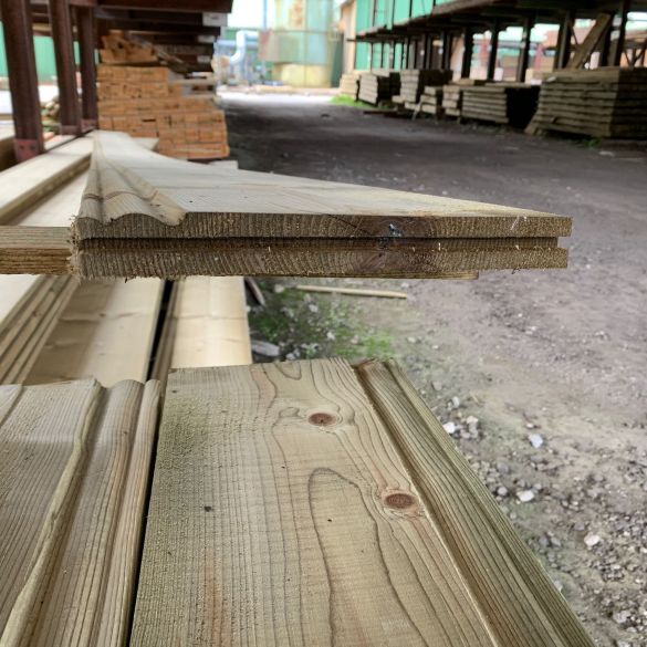 Planche de rive 220x28 mm long. 4,80 m en sapin/epicea traité classe 3