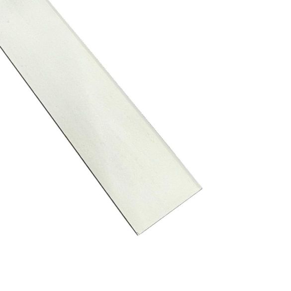 Plinthe bord arrondi en pin prépeint blanc 70x10mm l. 2,40 m