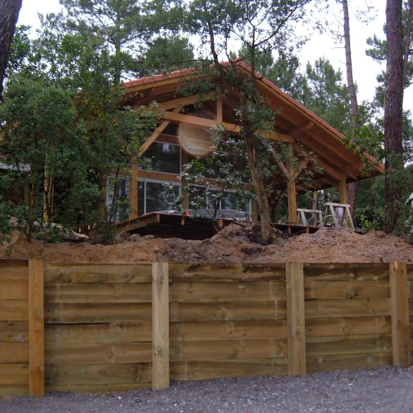 Planche pour mur de soutènement bois 27x250x2400 mm en pin classe 4 