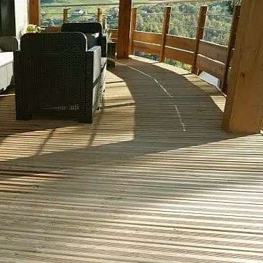 Lame de terrasse en pin du nord strié Classe 4 marron L.5,40 m - 145x27 mm