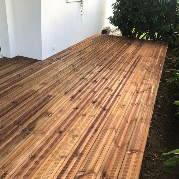 Lame de terrasse en pin du nord strié Classe 4 marron L.3,60 m - 145x27 mm