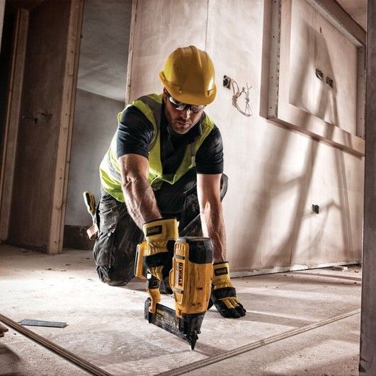 Cloueur de finition 18Ga XR 18V (sans batterie ni chargeur) + coffret T-STAK | DEWALT DCN680N-XJ